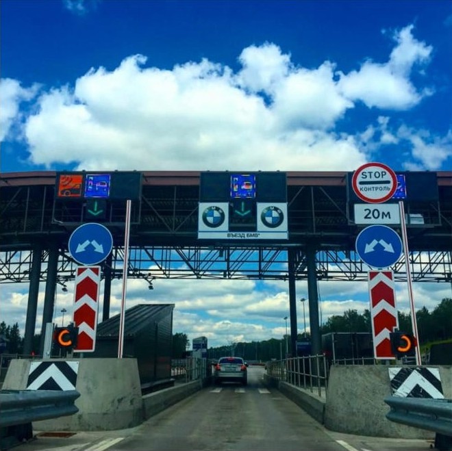 BMW’s Toll-Free Stunt That Turned Rival Drivers into Rolling Billboards